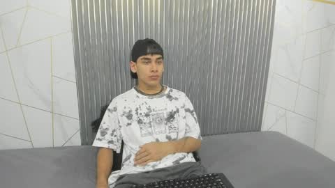 Snapshot of kitsune_44 chatting on 6, 4, 2026 kitsune_44 online show from 6, 4, 2026