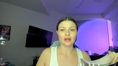 Serina Chan online show from 11, 1, 2025