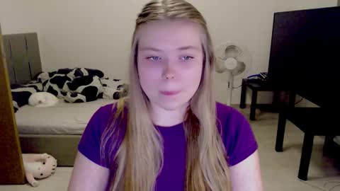 Snapshot of kitten_jenny01 chatting on 9, 11, 2025 Jennyblonde and Emmabrunette online show from 9, 11, 2025