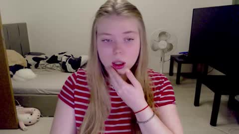 Snapshot of kitten_jenny01 chatting on 11, 11, 2025 Jennyblonde and Emmabrunette online show from 11, 11, 2025