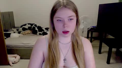 Snapshot of kitten_jenny01 chatting on 23, 11, 2025 Jennyblonde and Emmabrunette online show from 23, 11, 2025