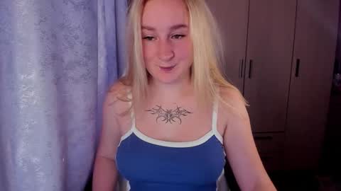 Snapshot of kitten_sun chatting on 18, 12, 2025 kitten_sun online show from 18, 12, 2025