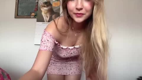 Snapshot of kittengirlxo chatting on 28, 12, 2024 kittengirlxo online show from 28, 12, 2024