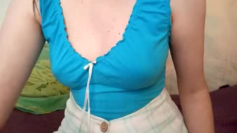Snapshot of kittie_creme chatting on 6, 7, 2026 Kittie Creme online show from 6, 7, 2026