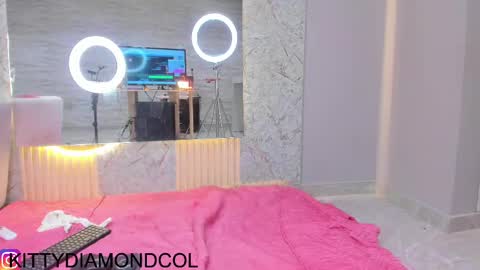 Snapshot of kitty__diamond_ chatting on 4, 10, 2025 kitty__diamond_ online show from 4, 10, 2025