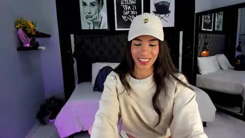 Snapshot of kitty_collins_ chatting on 24, 9, 2025 Kitty online show from 24, 9, 2025