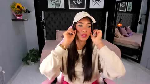 Snapshot of kitty_collins_ chatting on 25, 9, 2025 Kitty online show from 25, 9, 2025