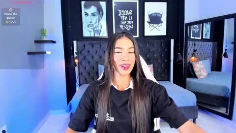 Snapshot of kitty_collins_ chatting on 5, 10, 2025 Kitty online show from 5, 10, 2025