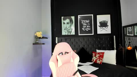 Snapshot of kitty_collins_ chatting on 20, 11, 2025 Kitty online show from 20, 11, 2025