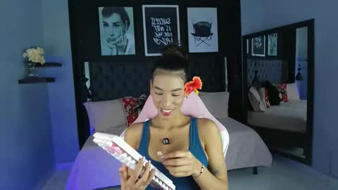 Snapshot of kitty_collins_ chatting on 23, 11, 2025 Kitty online show from 23, 11, 2025