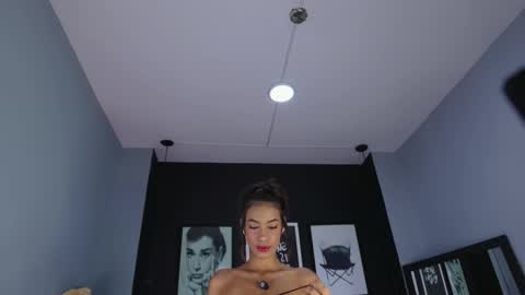 Snapshot of kitty_collins_ chatting on 30, 11, 2025 Kitty online show from 30, 11, 2025