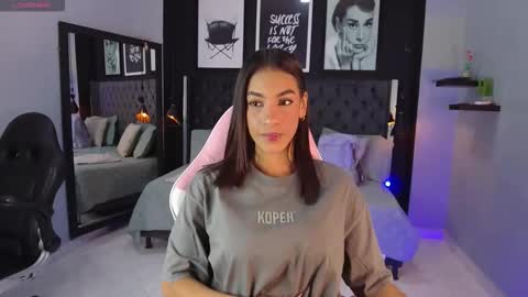 Snapshot of kitty_collins_ chatting on 14, 12, 2025 Kitty online show from 14, 12, 2025