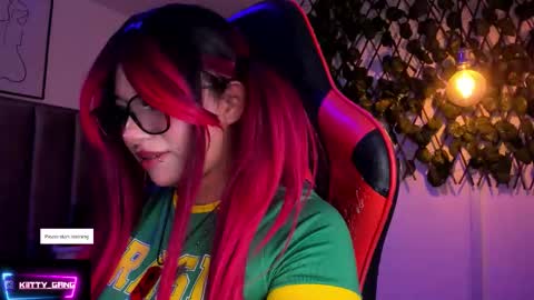 Snapshot of kitty_gang chatting on 28, 10, 2025 Camila online show from 28, 10, 2025