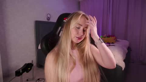 Snapshot of kitty_ricky chatting on 16, 12, 2025 Kelsi and Ricky online show from 16, 12, 2025