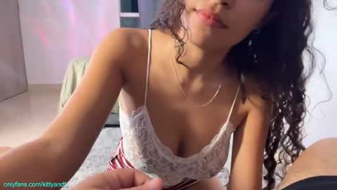 Kitty black hair 19 years Isa red hair18 years John 21 years online show from 14, 2, 2025