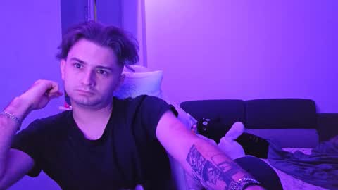 Snapshot of kittyeliz chatting on 15, 12, 2025 Eliz online show from 15, 12, 2025