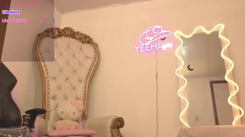 Snapshot of kittystar_tay chatting on 7, 11, 2025 Kitty online show from 7, 11, 2025