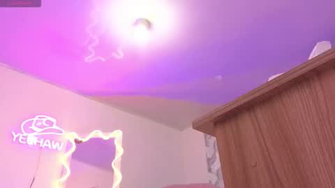 Snapshot of kittystar_tay chatting on 27, 11, 2025 Kitty online show from 27, 11, 2025