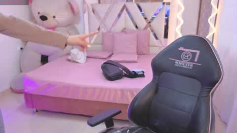 Snapshot of kittystar_tay chatting on 29, 11, 2025 Kitty online show from 29, 11, 2025