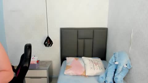  K I T T  Y  online show from 12, 2, 2025