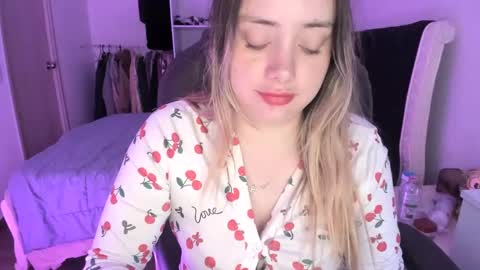 Snapshot of kittywantslove23 chatting on 8, 10, 2025 kittywantslove23 online show from 8, 10, 2025