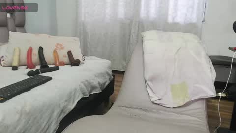 kittywhiteass online show from 12, 4, 2026