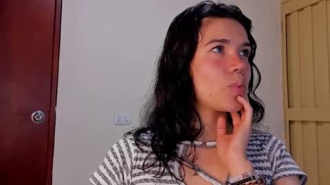 Snapshot of kiwi_mmm chatting on 12, 1, 2025 kiwi_mmm online show from 12, 1, 2025