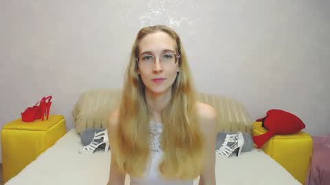 Snapshot of klaryevans chatting on 4, 12, 2024 Klary online show from 4, 12, 2024