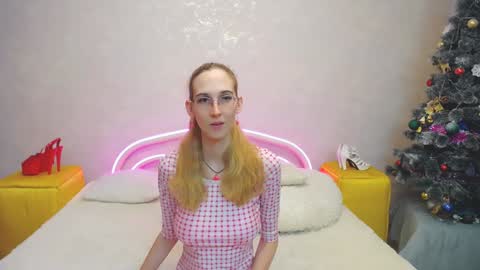 Snapshot of klaryevans chatting on 12, 1, 2025 Klary online show from 12, 1, 2025
