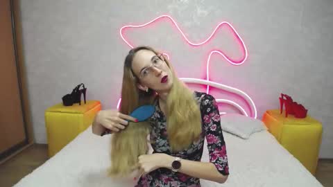 Snapshot of klaryevans chatting on 14, 9, 2025 Klary online show from 14, 9, 2025