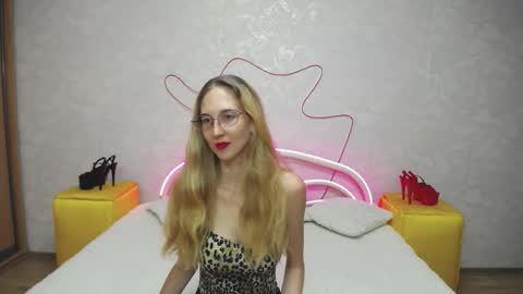 Snapshot of klaryevans chatting on 19, 9, 2025 Klary online show from 19, 9, 2025