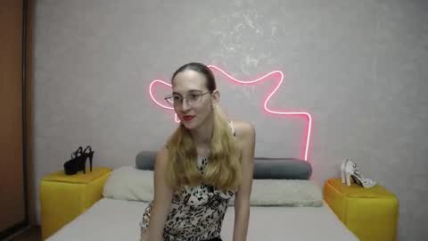 Snapshot of klaryevans chatting on 15, 10, 2025 Klary online show from 15, 10, 2025