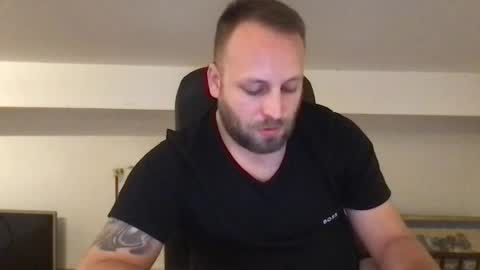 Snapshot of kobasic chatting on 22, 10, 2025 hugo online show from 22, 10, 2025