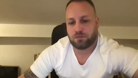 Snapshot of kobasic chatting on 11, 11, 2025 hugo online show from 11, 11, 2025