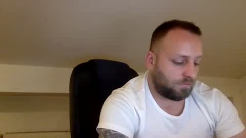 Snapshot of kobasic chatting on 5, 12, 2025 hugo online show from 5, 12, 2025