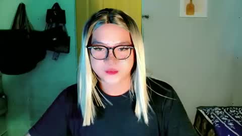 Snapshot of krezikeed chatting on 5, 5, 2026 krezikeed online show from 5, 5, 2026