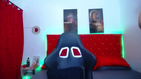 kriss_sweetboobs online show from 4, 2, 2025