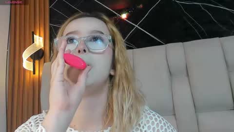 Snapshot of kristal_joi_dl chatting on 8, 11, 2025 kristal online show from 8, 11, 2025