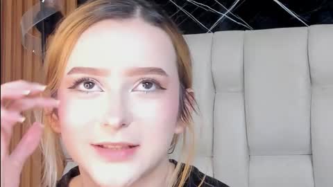 Snapshot of kristal_joi_dl chatting on 21, 11, 2025 kristal online show from 21, 11, 2025