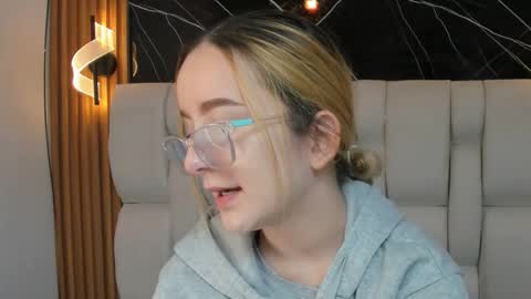 Snapshot of kristal_joi_dl chatting on 4, 12, 2025 kristal online show from 4, 12, 2025