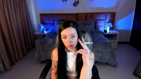 Snapshot of kristen_garner chatting on 5, 11, 2025 Sophia online show from 5, 11, 2025