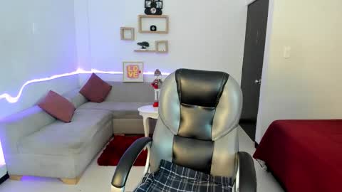 Snapshot of kristen_garner chatting on 2, 12, 2025 Sophia online show from 2, 12, 2025