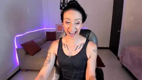 Snapshot of kristen_garner chatting on 17, 12, 2025 Sophia online show from 17, 12, 2025