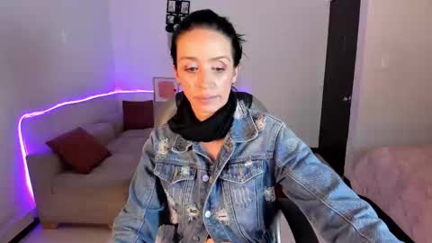 Snapshot of kristen_garner chatting on 18, 12, 2025 Sophia online show from 18, 12, 2025