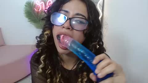 Snapshot of kristen_tay chatting on 18, 2, 2025 kristen_tay online show from 18, 2, 2025