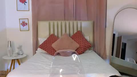 Snapshot of kristennblue_ chatting on 14, 2, 2025 Kris online show from 14, 2, 2025