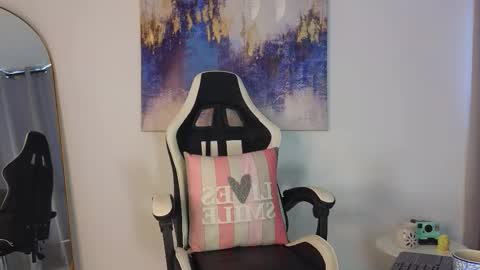 Snapshot of kristennblue_ chatting on 21, 11, 2025 Kris online show from 21, 11, 2025