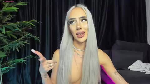 Kris the doll online show from 23, 10, 2025