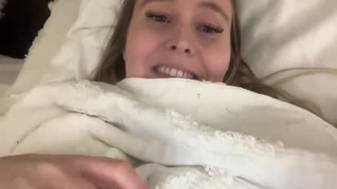 Snapshot of kristicutiez chatting on 22, 12, 2024 Kristi 3 online show from 22, 12, 2024