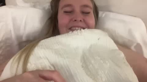 Snapshot of kristicutiez chatting on 23, 12, 2024 Kristi 3 online show from 23, 12, 2024